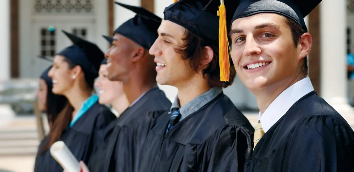 estudiantes graduados