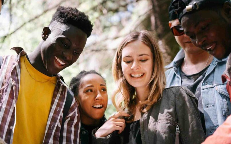 grupo de estudiantes sonriendo